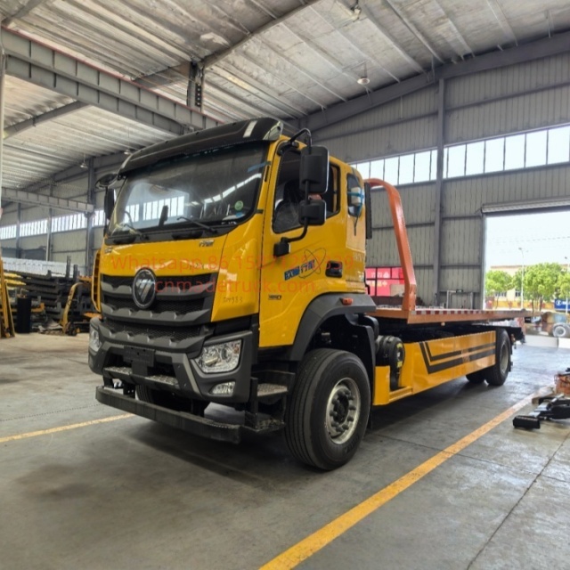 Foton Auman single-axle one-to-two wrecker with a total mass of 23 tons
