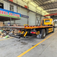 Foton Auman single-axle one-to-two wrecker with a total mass of 23 tons