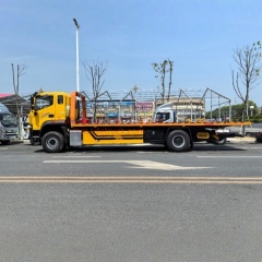 Foton Auman single-axle one-to-two wrecker with a total mass of 23 tons