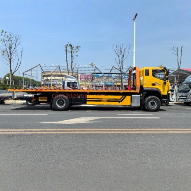 Foton Auman single-axle one-to-two wrecker with a total mass of 23 tons