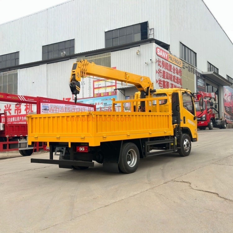 Futian Linghang heavy-duty blue-license plate truck-mounted crane with a wheelbase of 3600 millimeters