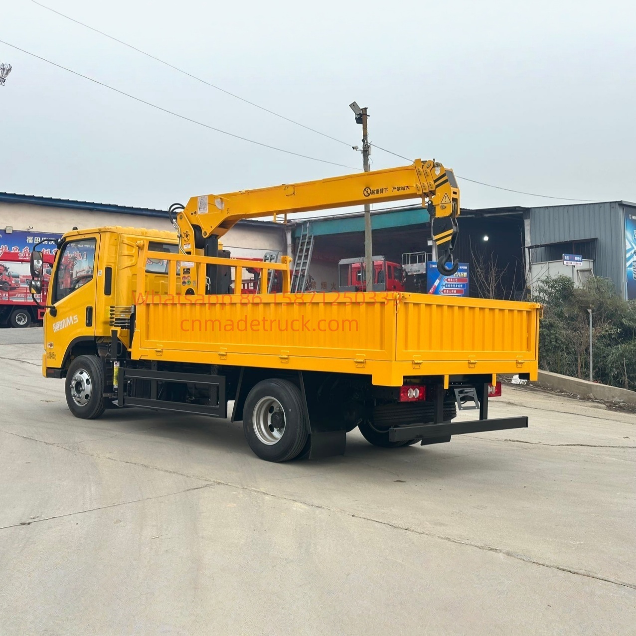 Futian Linghang heavy-duty blue-license plate truck-mounted crane with a wheelbase of 3600 millimeters