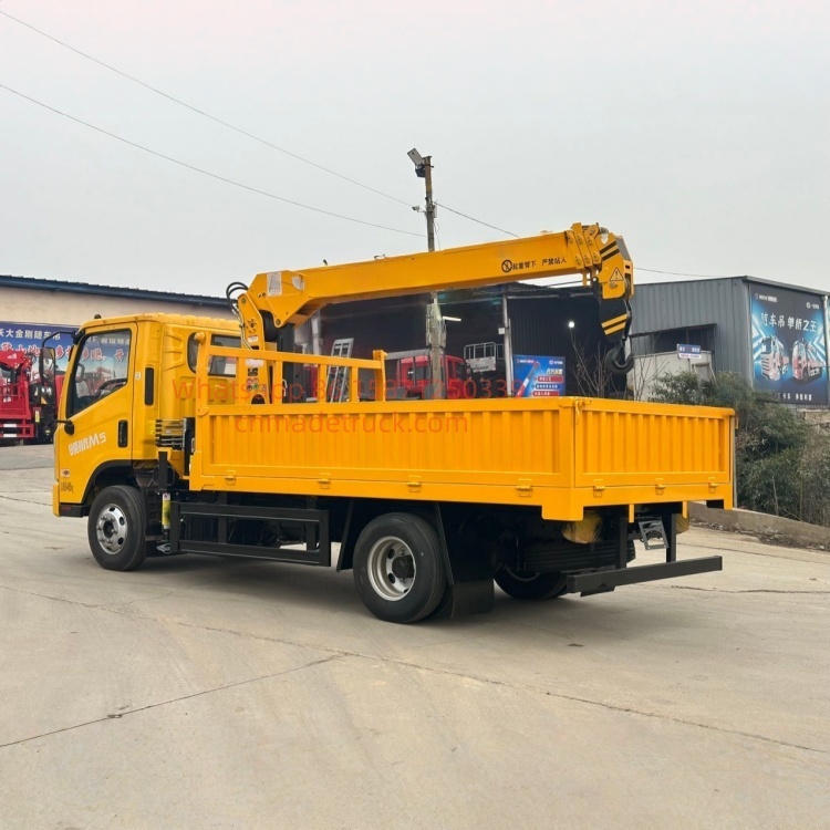 Futian Linghang heavy-duty blue-license plate truck-mounted crane with a wheelbase of 3600 millimeters