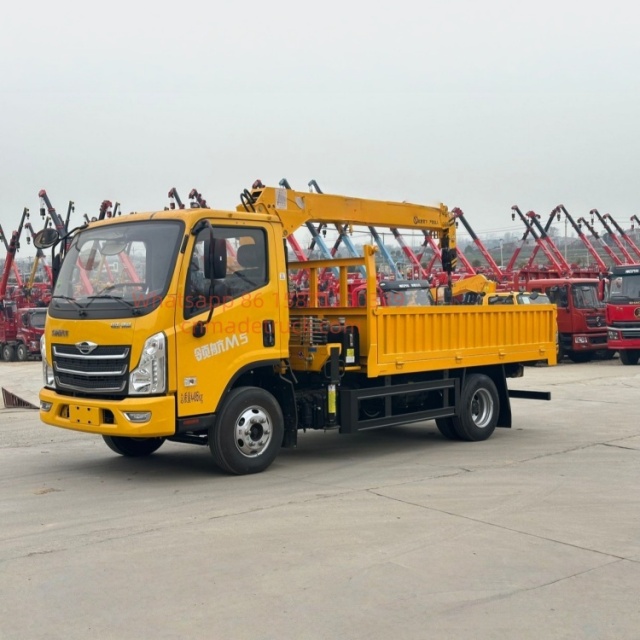 福田领航重载蓝牌随车吊卡车3360毫米轴距