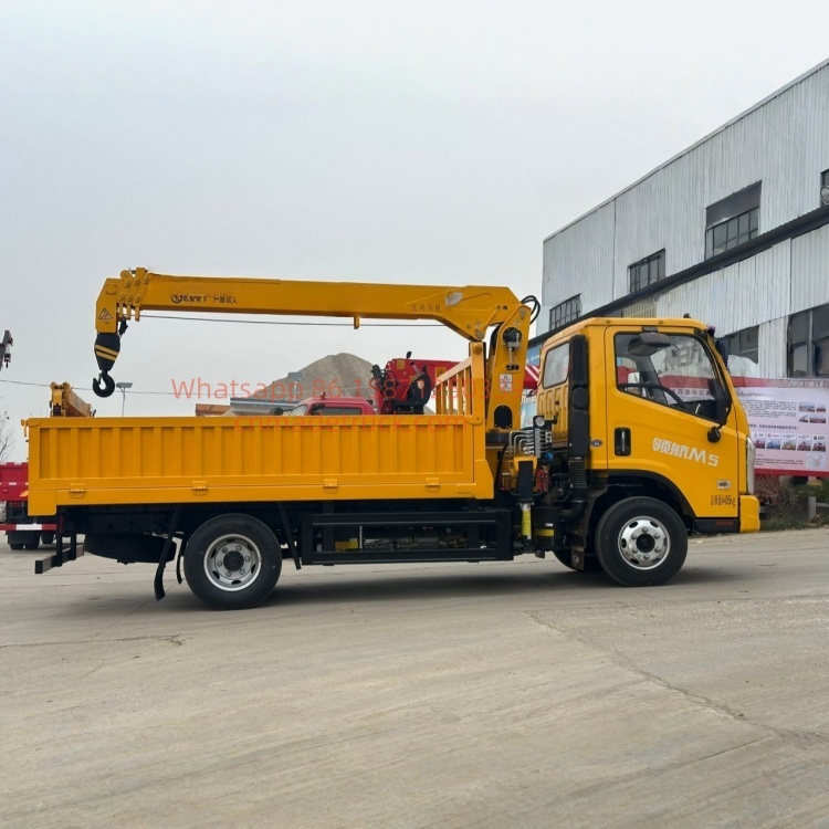 Futian Linghang heavy-duty blue-license plate truck-mounted crane with a wheelbase of 3600 millimeters