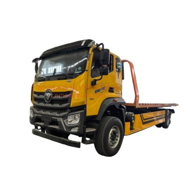 Foton Auman single-axle one-to-two wrecker with a total mass of 23 tons