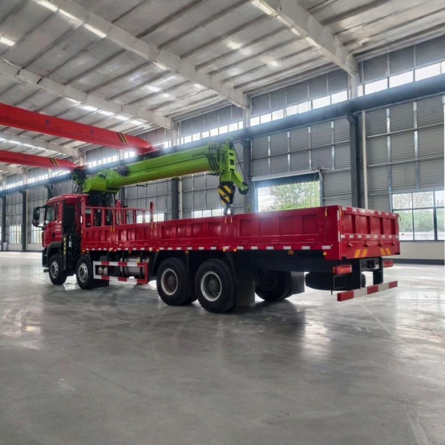 Zoomlion 14-ton 5-section boom Sinotruk Howo 8x4 truck-mounted crane truck