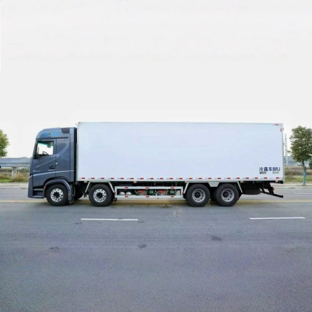 Foton Auman 9.6m Refrigerated Cold Chain Truck Mobile Refrigerated Truck Ice cream transport vehicle