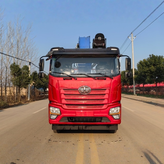 Liberate the super strong lifting capacity full-extended arm truck-mounted crane