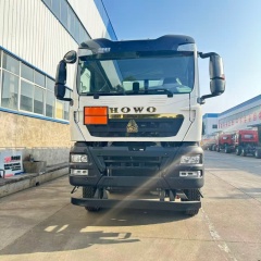 Sinotruk Howo TX7 Oil Tank Transport Truck