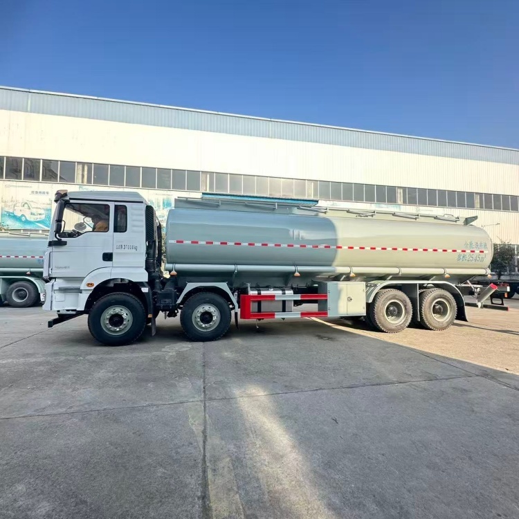 Shaanxi Automobile 8x4 Tank Truck, Crude Oil Transport Truck