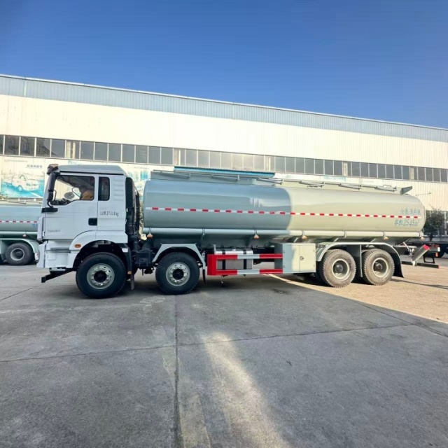 Shaanxi Automobile 8x4 Tank Truck, Crude Oil Transport Truck