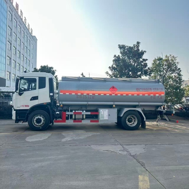 Dongfeng Tianjin 15-cubic-meter oil tank truck Diesel transport truck