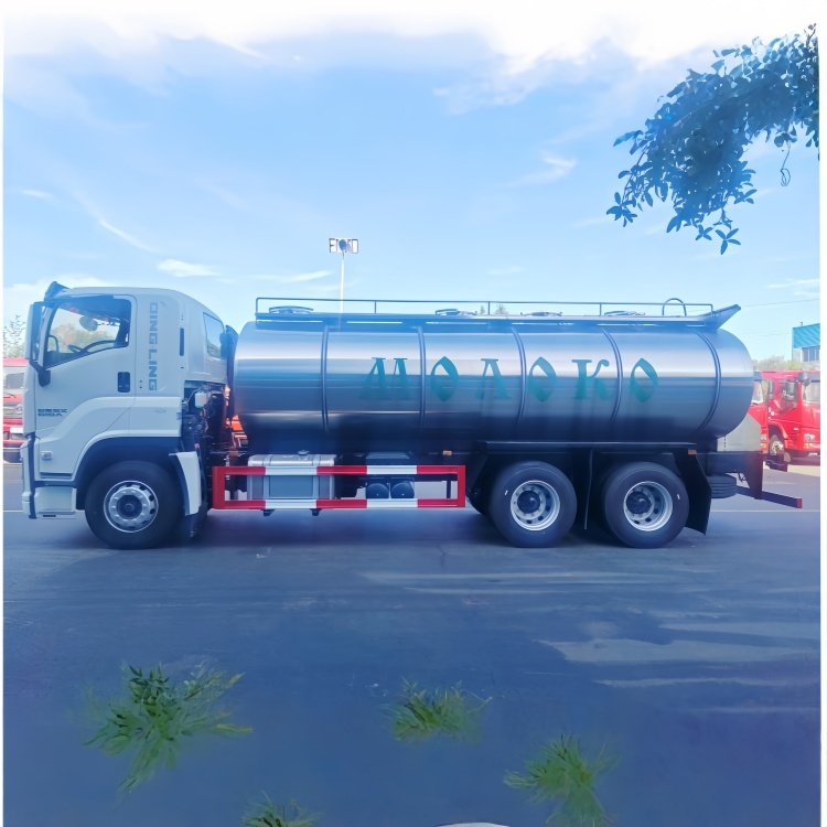 Isuzu liquid milk transport truck