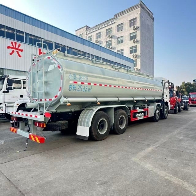 Shaanxi Automobile 8x4 Tank Truck, Crude Oil Transport Truck