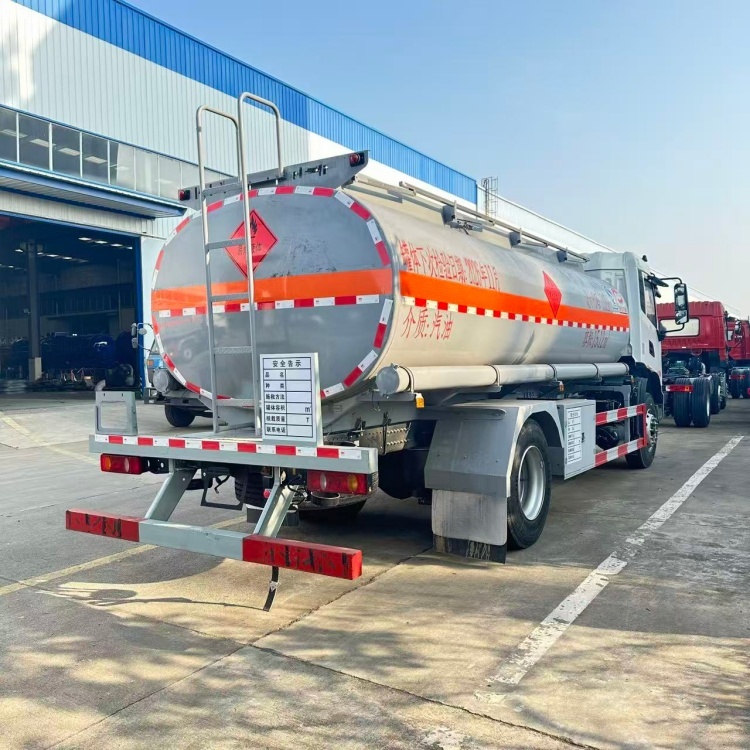 Dongfeng Tianjin 15-cubic-meter oil tank truck Diesel transport truck