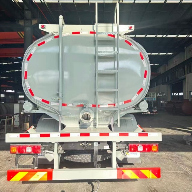 Shaanxi Automobile 8x4 Tank Truck, Crude Oil Transport Truck