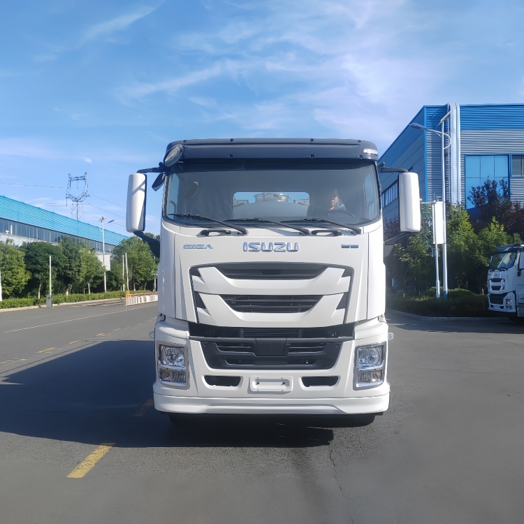 Isuzu liquid milk transport truck