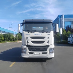 Isuzu liquid milk transport truck