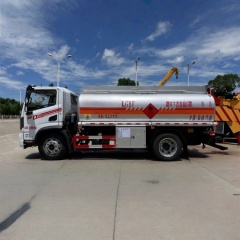 Dongfeng 10.2 cubic meter refueling tank truck