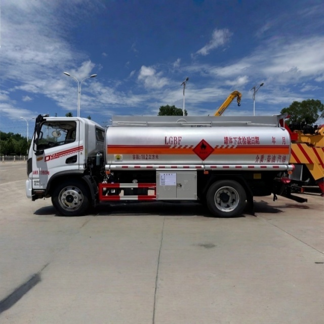 Dongfeng 10.2 cubic meter refueling tank truck