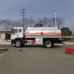 Dongfeng T5 15.5 cubic meter oil tank truck
