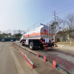 Dongfeng T5 15.5 cubic meter oil tank truck