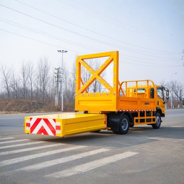 Dongfeng Commercial Anti-Collision Buffer Truck 3800mm wheelbase