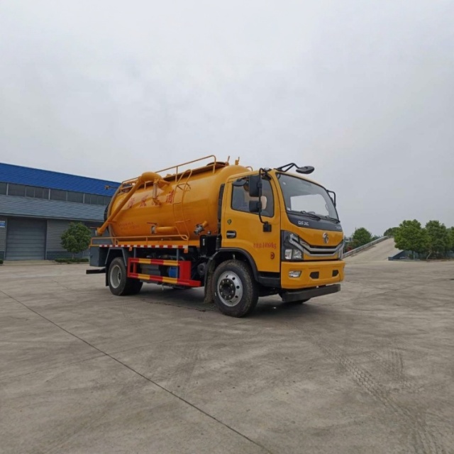 重汽豪沃清洗吸污卡车潍柴190马力4000mm轴距