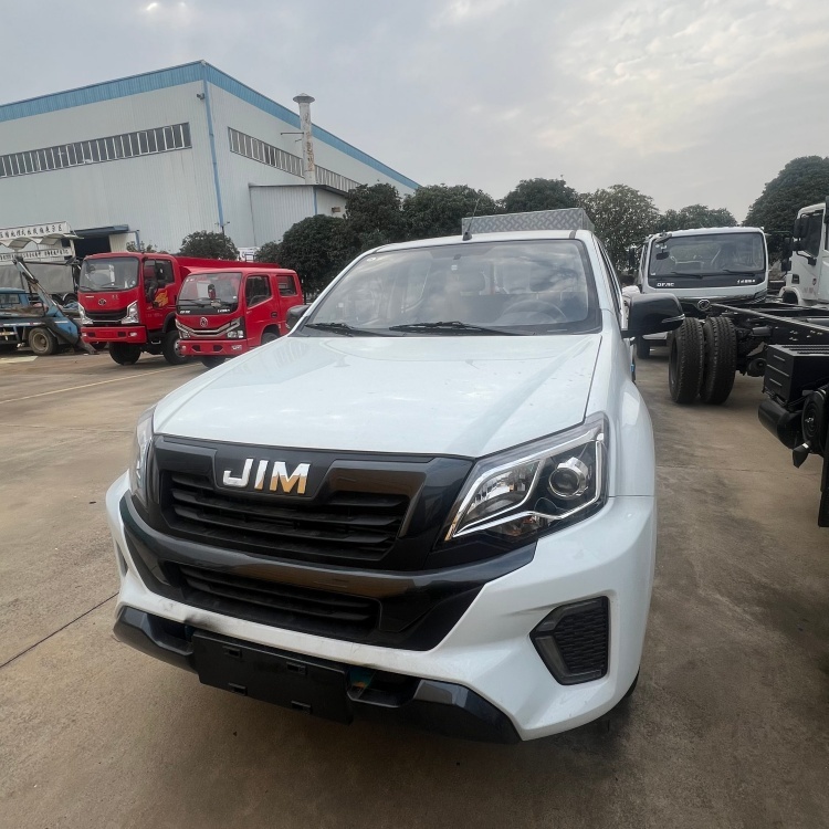 Isuzu pickup snow removal truck with a wheelbase of 3095 millimeters and an Isuzu 143-horsepower engine