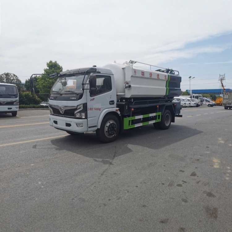 DFL Furika suction truck powered by Yuchai 135 horsepower engine with a displacement of 2970L