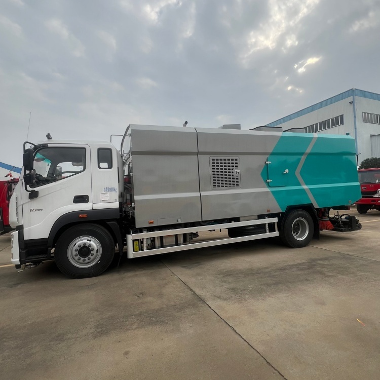Foton Auhong washing and sweeping truck with Cummins 210 horsepower engine and 5500mm wheelbase