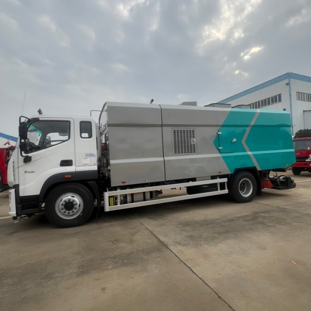 福田欧航洗扫卡车康明斯210马力发动机5500毫米轴距