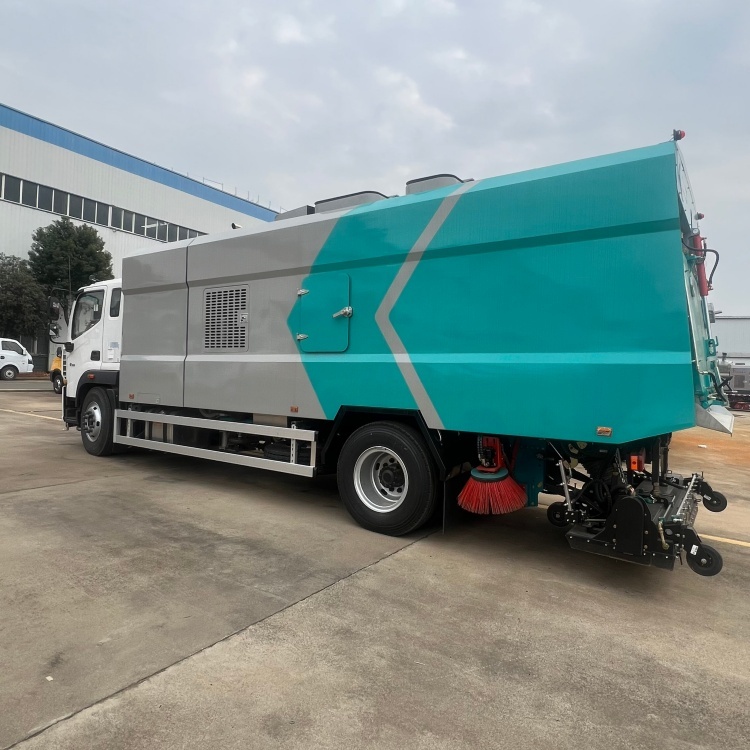 Foton Auhong washing and sweeping truck with Cummins 210 horsepower engine and 5500mm wheelbase
