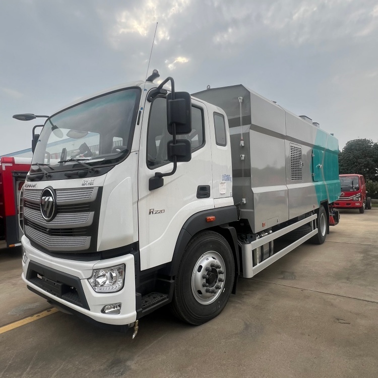 Foton Auhong washing and sweeping truck with Cummins 210 horsepower engine and 5500mm wheelbase