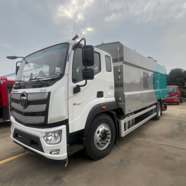 福田欧航洗扫卡车康明斯210马力发动机5500毫米轴距