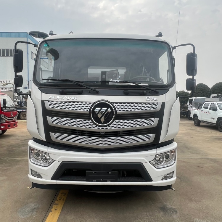Foton Auhong washing and sweeping truck with Cummins 210 horsepower engine and 5500mm wheelbase