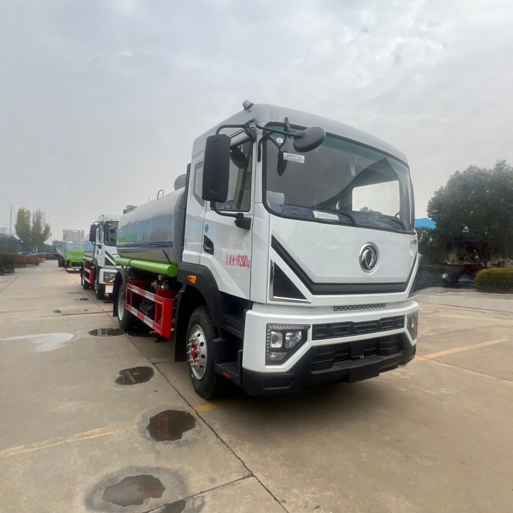 DFL Furika sprinkler truck equipped with a Yunnei 170-horsepower engine and a wheelbase of 3800mm
