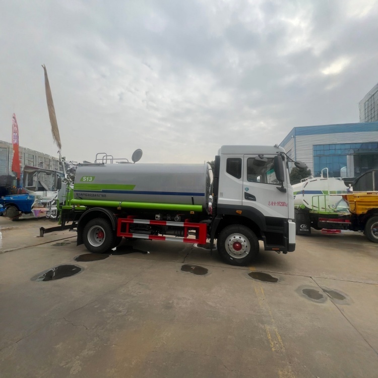 DFL Furika sprinkler truck equipped with a Yunnei 170-horsepower engine and a wheelbase of 3800mm