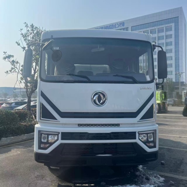 DFL Huashen T6 10.6 cubic meter green sprinkler truck