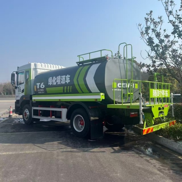 DFL Huashen T6 10.6 cubic meter green sprinkler truck