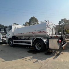 Yiwei Electric Multifunctional Sprinkler and Snow Removal Vehicle