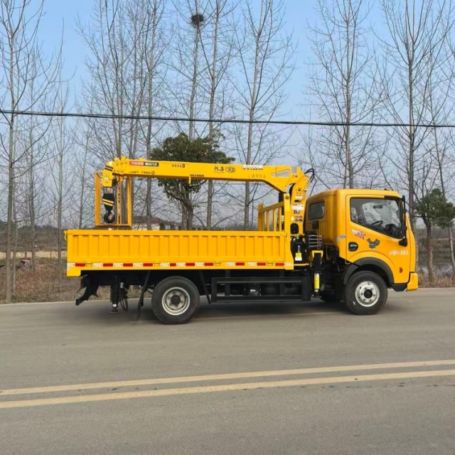 DFL  blue license 4-ton truck-mounted crane