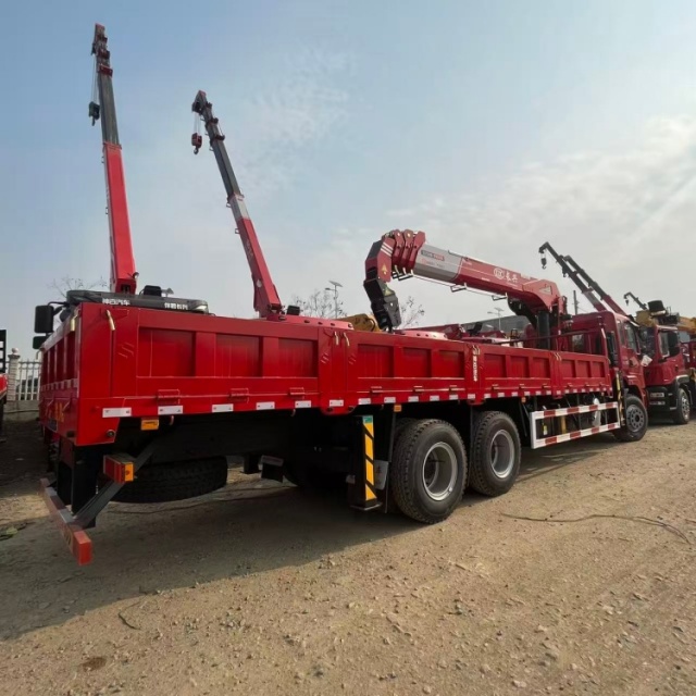 DFL Jincheng rear eight-wheel Changxing 12-ton truck-mounted crane