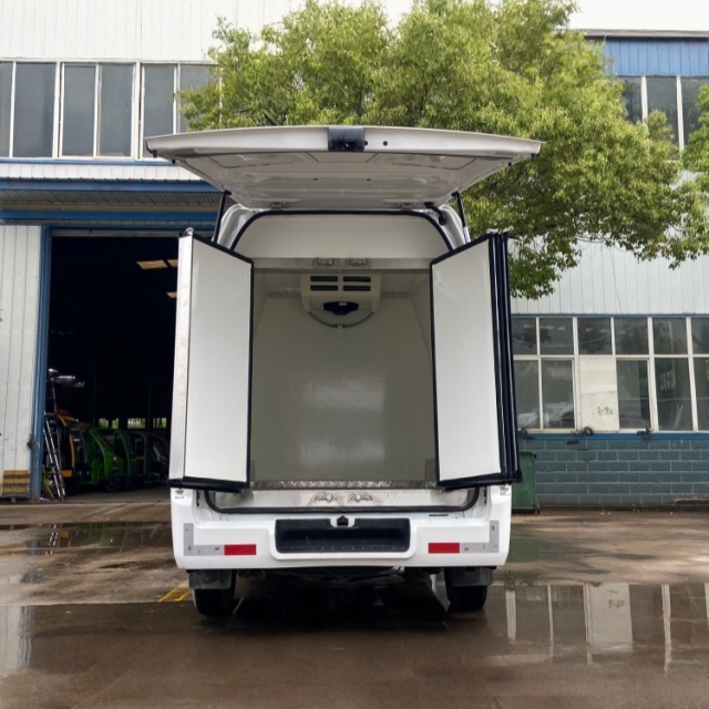 Foton View G7 Double Row 5-Seat Refrigerated Transport Vehicle for Vaccines and Fresh Food Preservation