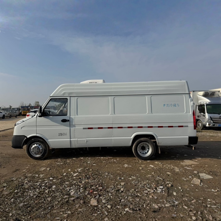 IVECO Diesel Cold Chain Refrigerated Truck