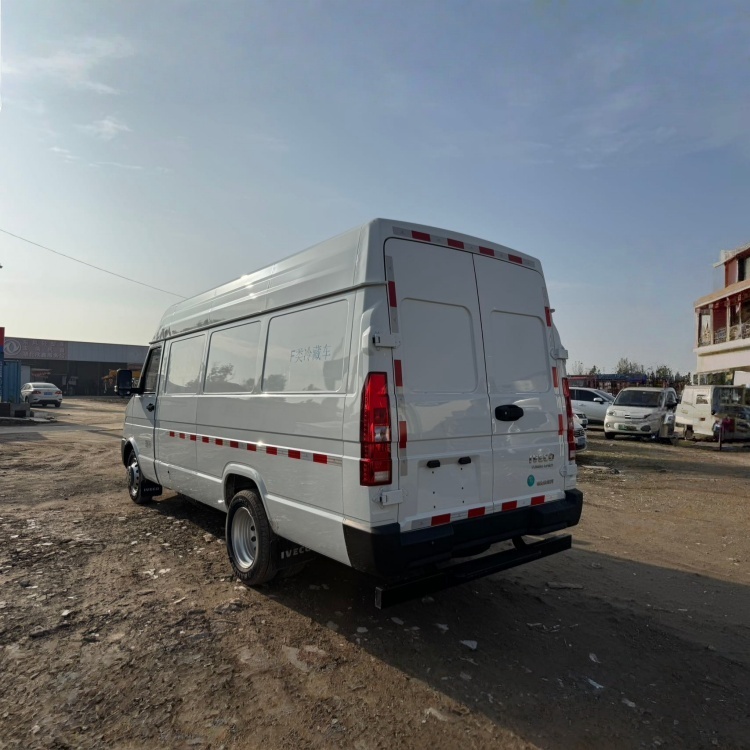 IVECO Diesel Cold Chain Refrigerated Truck