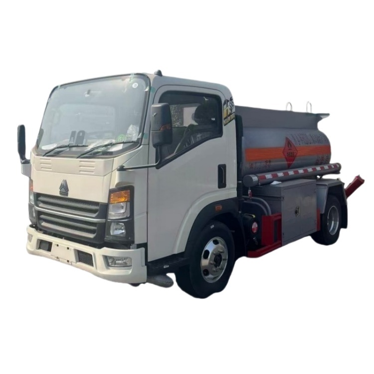 Sinotruk Howo 2200L Blue License Refueling Truck, Flammable Liquid Oil Transport Truck