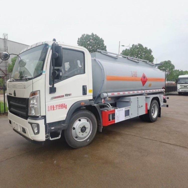 Sinotruk Howo 4×2 10000L oil tank truck for transporting gasoline, diesel and kerosene