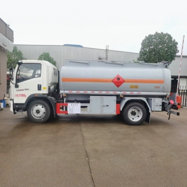 Sinotruk Howo 4×2 10000L oil tank truck for transporting gasoline, diesel and kerosene